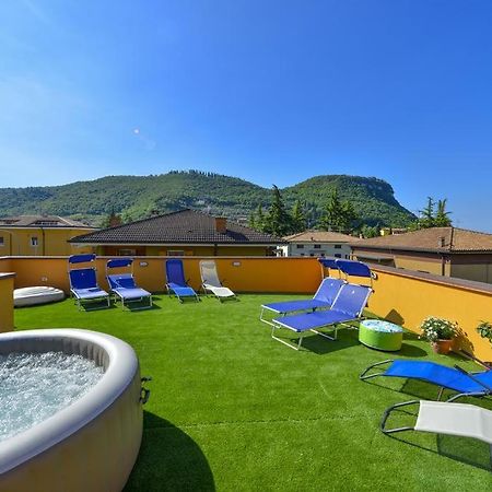 La Terrazza Sul Garda Hotel ภายนอก รูปภาพ